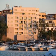 Rezident crește pe o piață aflată sub presiune, peste 800.000 de euro venituri din cazările de pe litoral 23 Rezident crește pe o piață aflată sub presiune, peste 800.000 de euro venituri din cazările de pe litoral