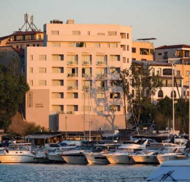 Rezident crește pe o piață aflată sub presiune, peste 800.000 de euro venituri din cazările de pe litoral