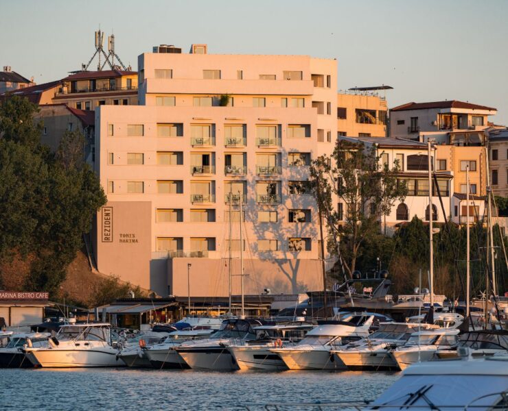 Rezident crește pe o piață aflată sub presiune, peste 800.000 de euro venituri din cazările de pe litoral