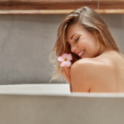 Secretul pielii catifelate începe în duș: combinația perfectă între gel de duș și cremă de corp 10 Secretul pielii catifelate începe în duș: combinația perfectă între gel de duș și cremă de corp