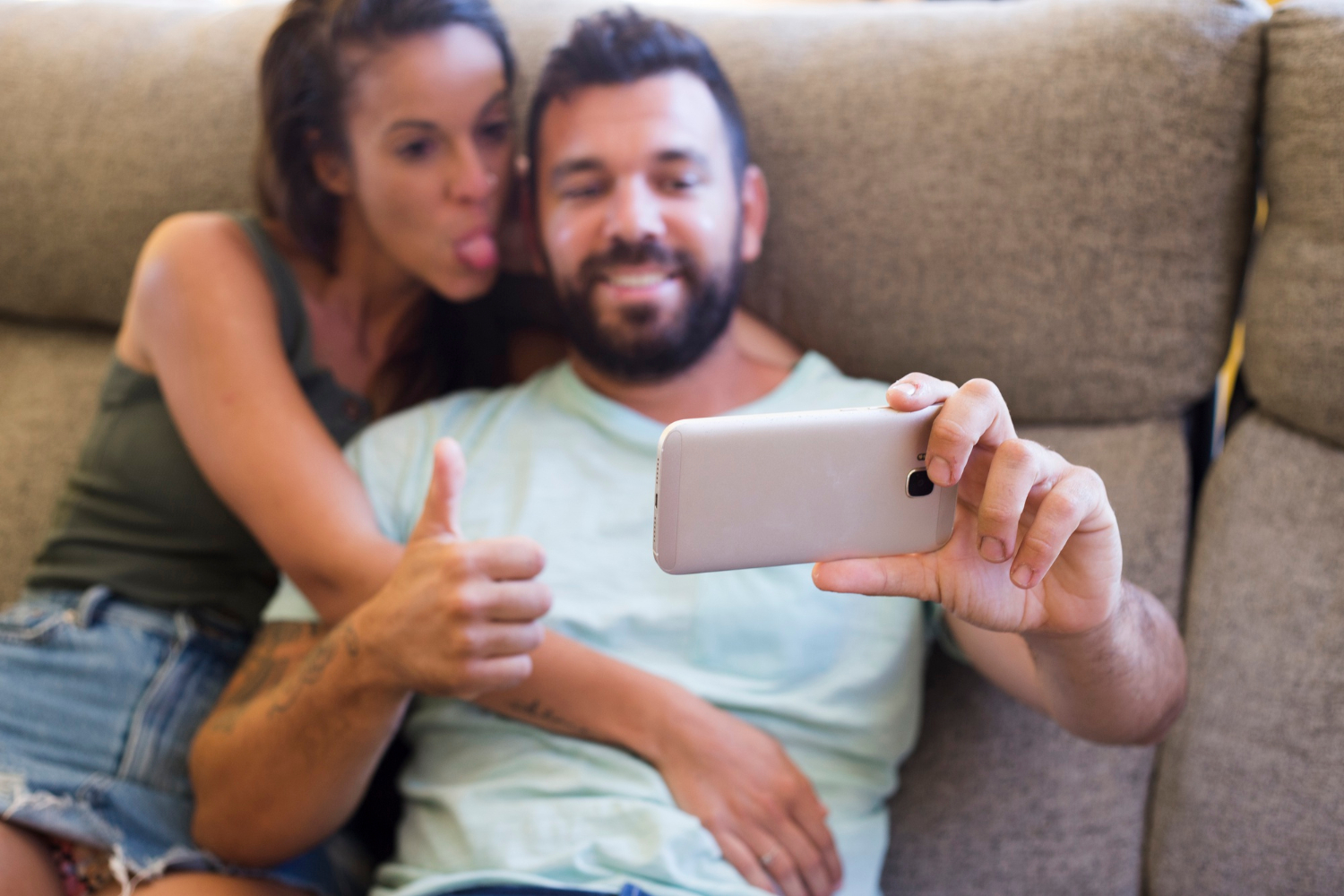 Sexualitatea în epoca digitală: dorință, imagine și curajul de a fi autentic 1 Sexualitatea în epoca digitală: dorință, imagine și curajul de a fi autentic