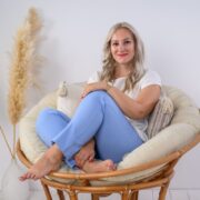 Sorina-Raluca Barna: Psihologia nu e despre reparat, ci despre a-ți regăsi lumina. 13 Sorina-Raluca Barna: Psihologia nu e despre reparat, ci despre a-ți regăsi lumina.