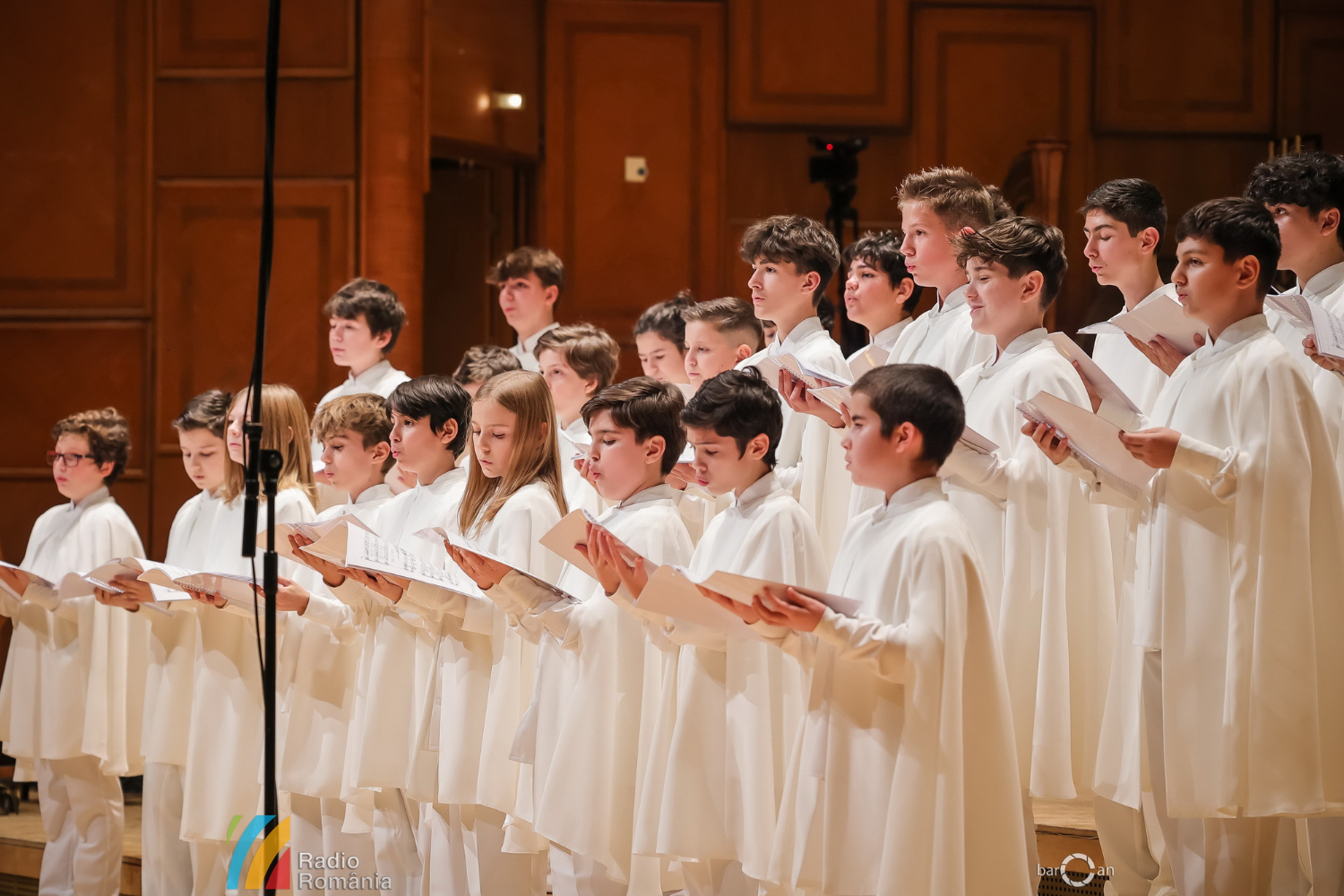 „CORIȘTII”: selecțiuni din muzica filmului nominalizat la Oscar 1 „CORIȘTII”: selecțiuni din muzica filmului nominalizat la Oscar