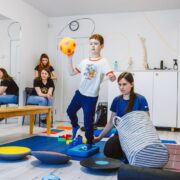 3 semne care semnalează că micuțul tău ar putea avea nevoie de kinetoterapie 10 3 semne care semnalează că micuțul tău ar putea avea nevoie de kinetoterapie