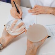 Cum să îți îmbunătățești aspectul fizic cu implant mamar în rate: soluții accesibile pentru fiecare femeie 9 Cum să îți îmbunătățești aspectul fizic cu implant mamar în rate: soluții accesibile pentru fiecare femeie