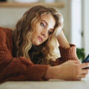 Despărțirea digitală: când seen-ul doare cel mai tare 10 Despărțirea digitală: când seen-ul doare cel mai tare