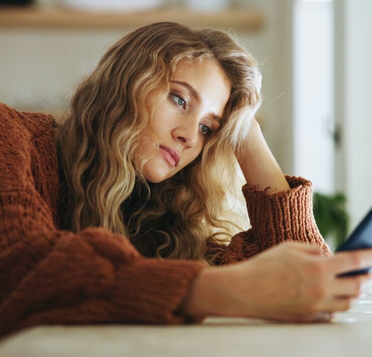 Despărțirea digitală: când seen-ul doare cel mai tare