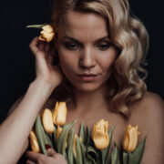 Erotismul interior: cum ne reconectăm la dorință dincolo de tabuuri