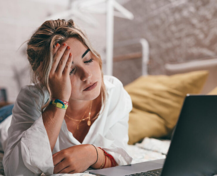 Femeia și multiplele ei roluri – cum să te (re)găsești pe tine între toate așteptările