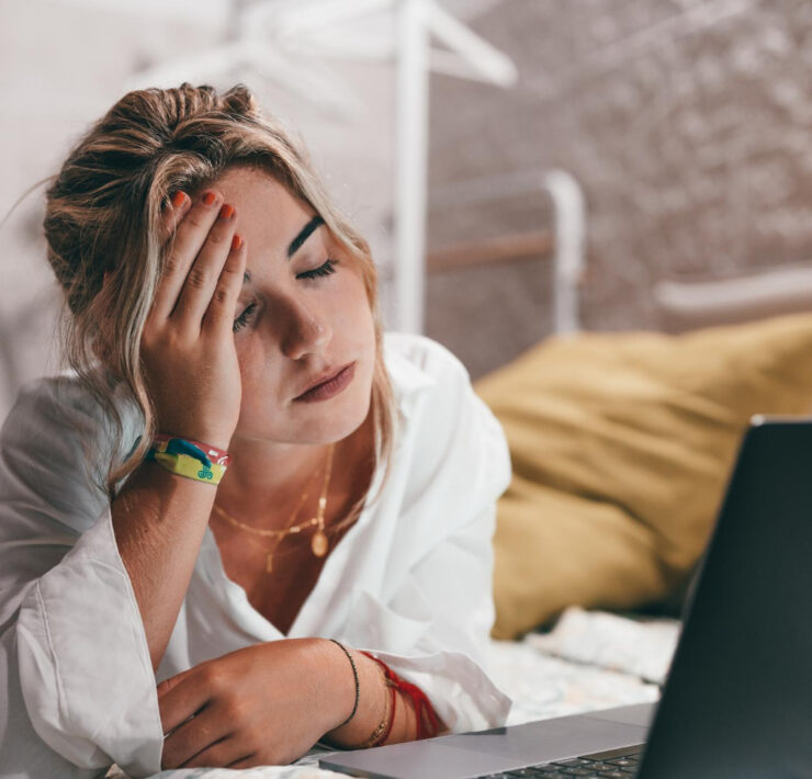 Femeia și multiplele ei roluri – cum să te (re)găsești pe tine între toate așteptările