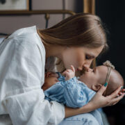 Maternitatea, corp și vulnerabilitate – transformarea profundă a femeii