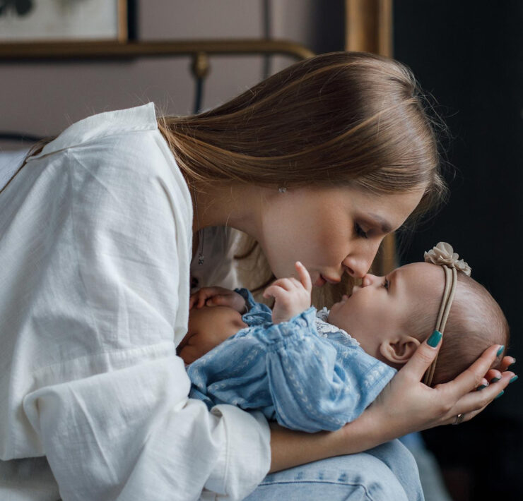 Maternitatea, corp și vulnerabilitate – transformarea profundă a femeii