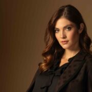 Noua putere a eleganței: Ciocolatiu – nuanța vedetă a sezonului 10 Noua putere a eleganței: Ciocolatiu – nuanța vedetă a sezonului