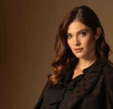 Noua putere a eleganței: Ciocolatiu – nuanța vedetă a sezonului