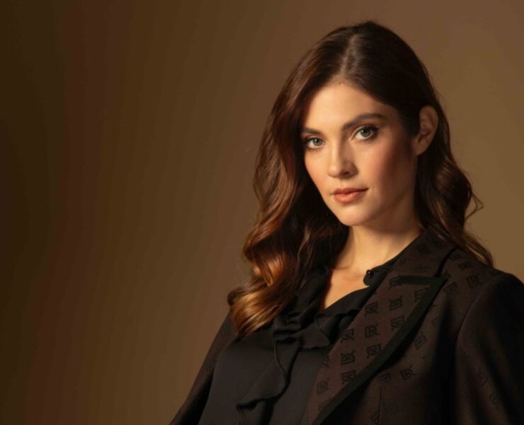 Noua putere a eleganței: Ciocolatiu – nuanța vedetă a sezonului