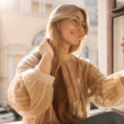 Psihologia intervențiilor estetice: când schimbarea pornește din oglindă