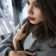 Rana de abandon: de ce alegem relații care ne rănesc și cum începem vindecarea