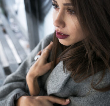 Rana de abandon: de ce alegem relații care ne rănesc și cum începem vindecarea