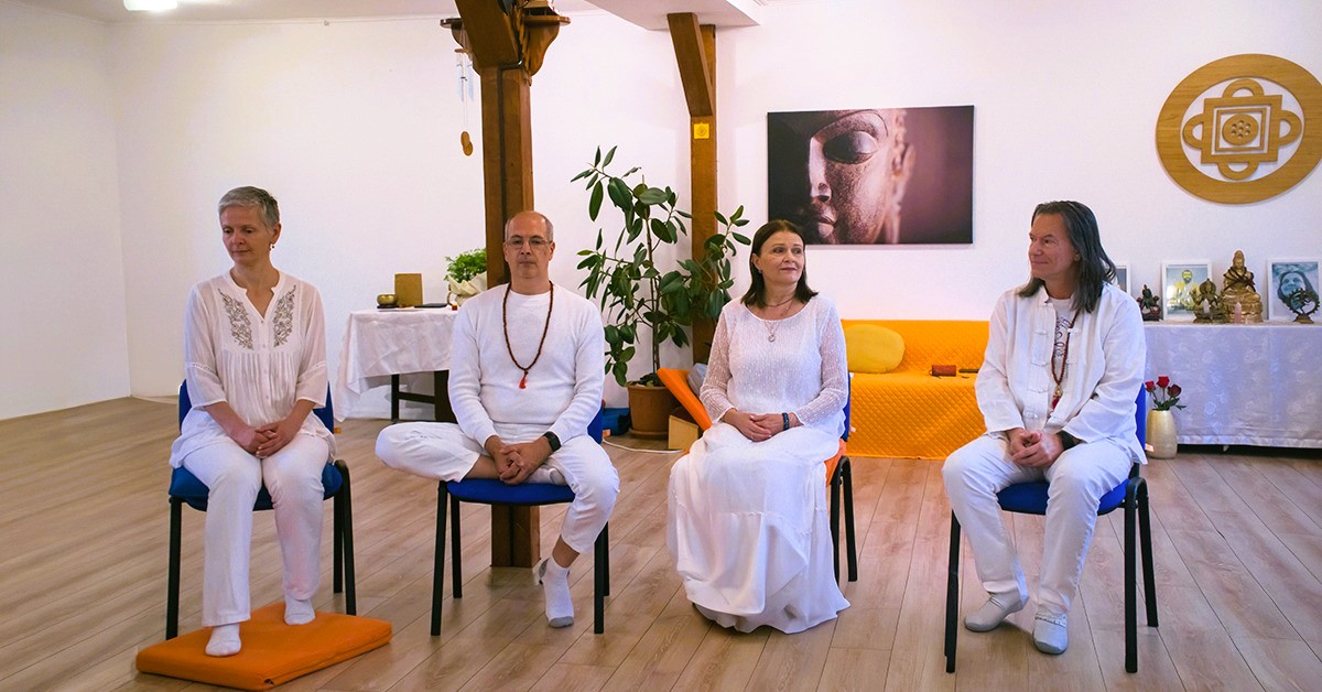 Retragere in tacere Sahajanan da Hridaya Roga Romania