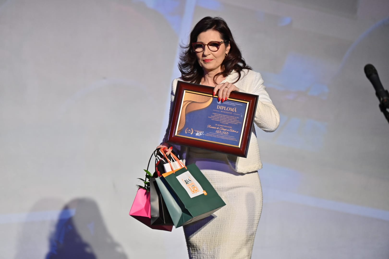 Sanda Gligu – Între știința minții și iubirea de oameni: o viață dedicată neurodiversității 3 Sanda Gligu 1