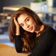 Simți că nu mai faci față? Iată de ce nu e vina ta și ce poți face