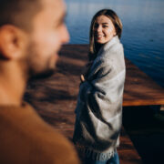 Validarea feminină: de ce femeile caută confirmare în bărbați