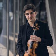 Vlad Stănculeasa, unul dintre marii violoniști români aplaudați în străinătate, este invitat la Sala Radio 9 Vlad Stanculeasa unul dintre marii violonisti romani aplaudati in strainatate este invitat la Sala Radio