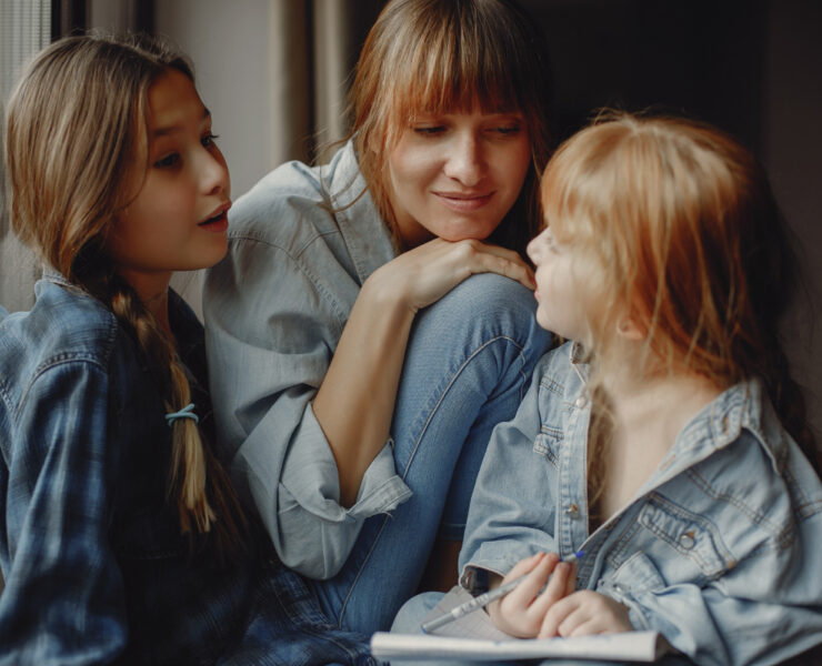 Adolescenții și căutarea identității: cum îi sprijinim în formarea lor emoțională