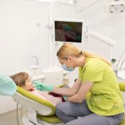 Aparat dentar pentru copii: semne că micuțul tău are nevoie de unul