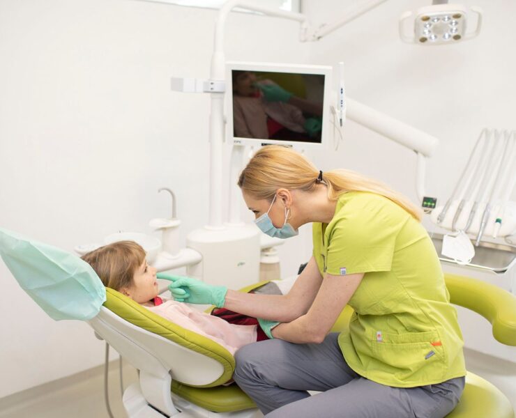 Aparat dentar pentru copii: semne că micuțul tău are nevoie de unul
