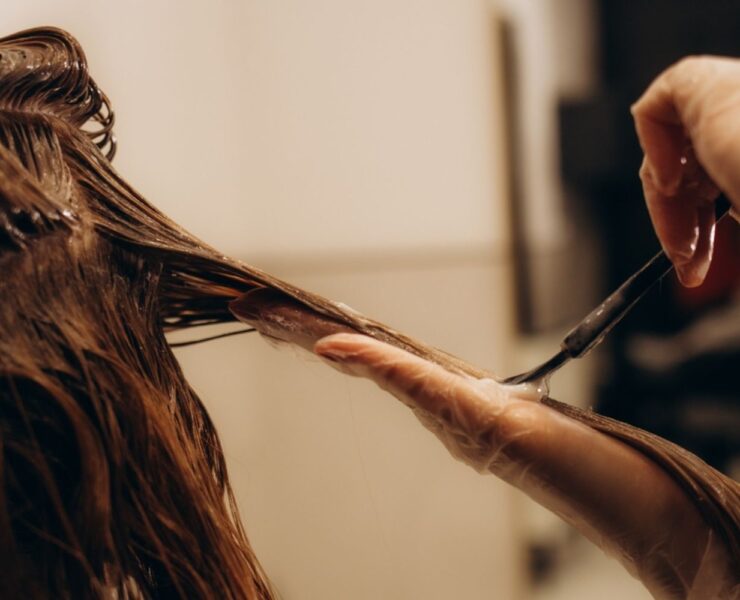 Cum să alegi vopseaua de păr potrivită în funcție de tipul tău de păr