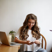 Cuvântul magic: „Gratis” — De ce reacționăm atât de puternic când primim ceva fără să plătim