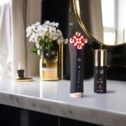 Facelift fără bisturiu: microcurentul care redefinește frumusețea în 2026