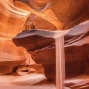 Fenomenul „nisipul curgător” și legătura cu Sandplay Therapy 9 Fenomenul „nisipul curgător” și legătura cu Sandplay Therapy