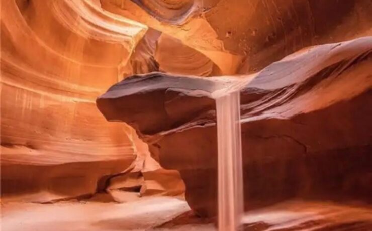 Fenomenul „nisipul curgător” și legătura cu Sandplay Therapy