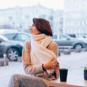 Goana după fericire: de ce nu ne este niciodată suficient și cum găsim adevărata liniște sufletească