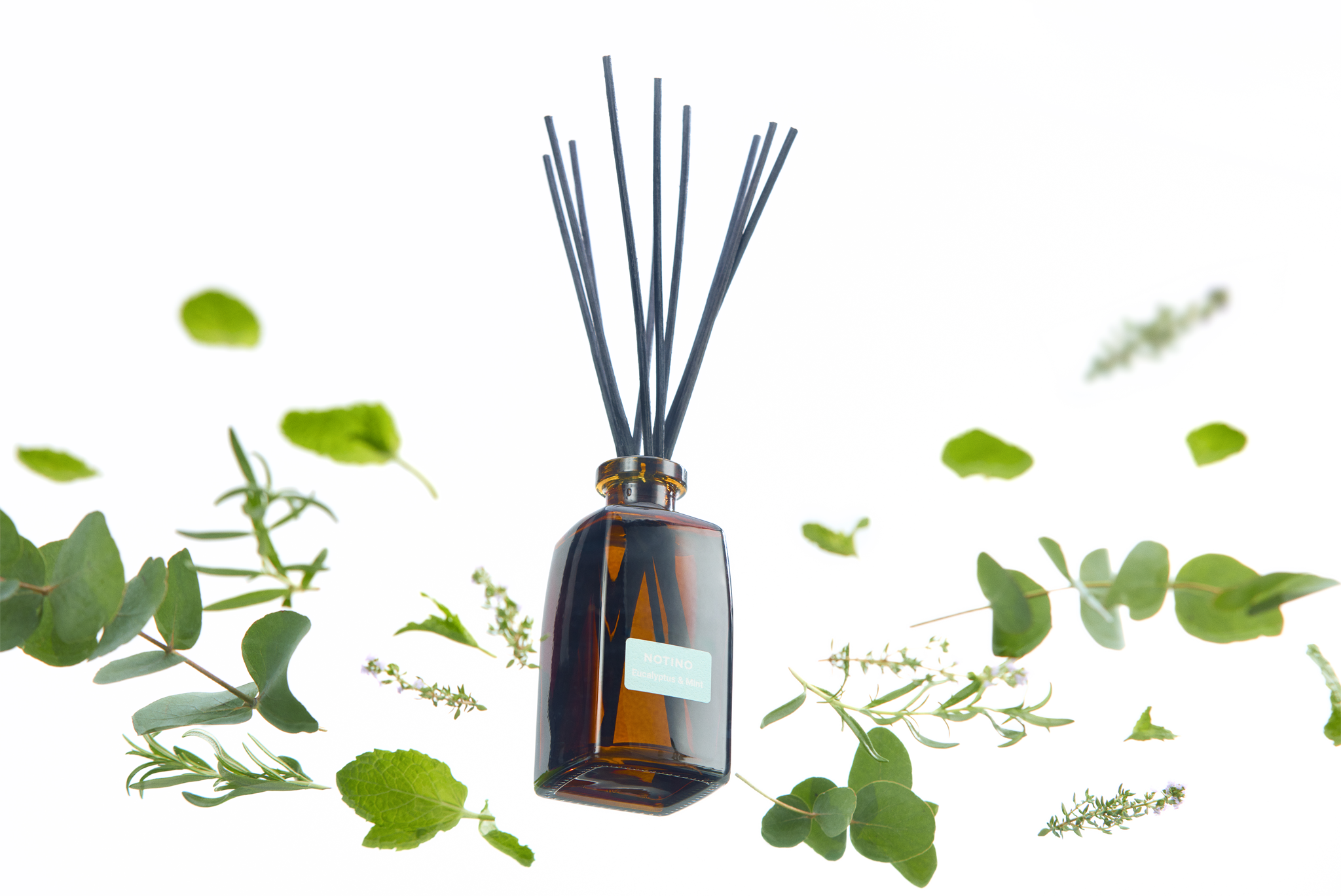 Parfumuri pentru un nou început: claritate, energie și căldură controlată 2 Notino Reed Diffuser Eucalyptus & Mint