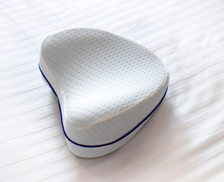 Perne ortopedice și cervicale: beneficii pentru somn, coloană și circulație
