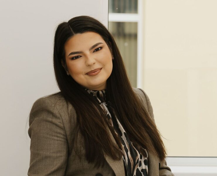 Uneori, primul pas este doar să ai unde să te așezi