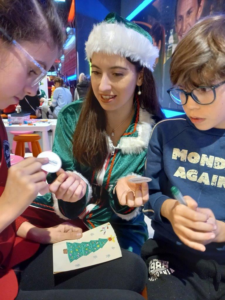 Copiii pot vorbi în direct cu Moș Crăciun la Itsy Bitsy FM și îl pot întâlni în București 4 „Ho Ho Ho și Ha Ha Ha cu Moș Crăciun și SuperEroii Itsy Bitsy”