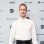 Alexander Skarsgård a purtat custom COS la Sundance Film Festival