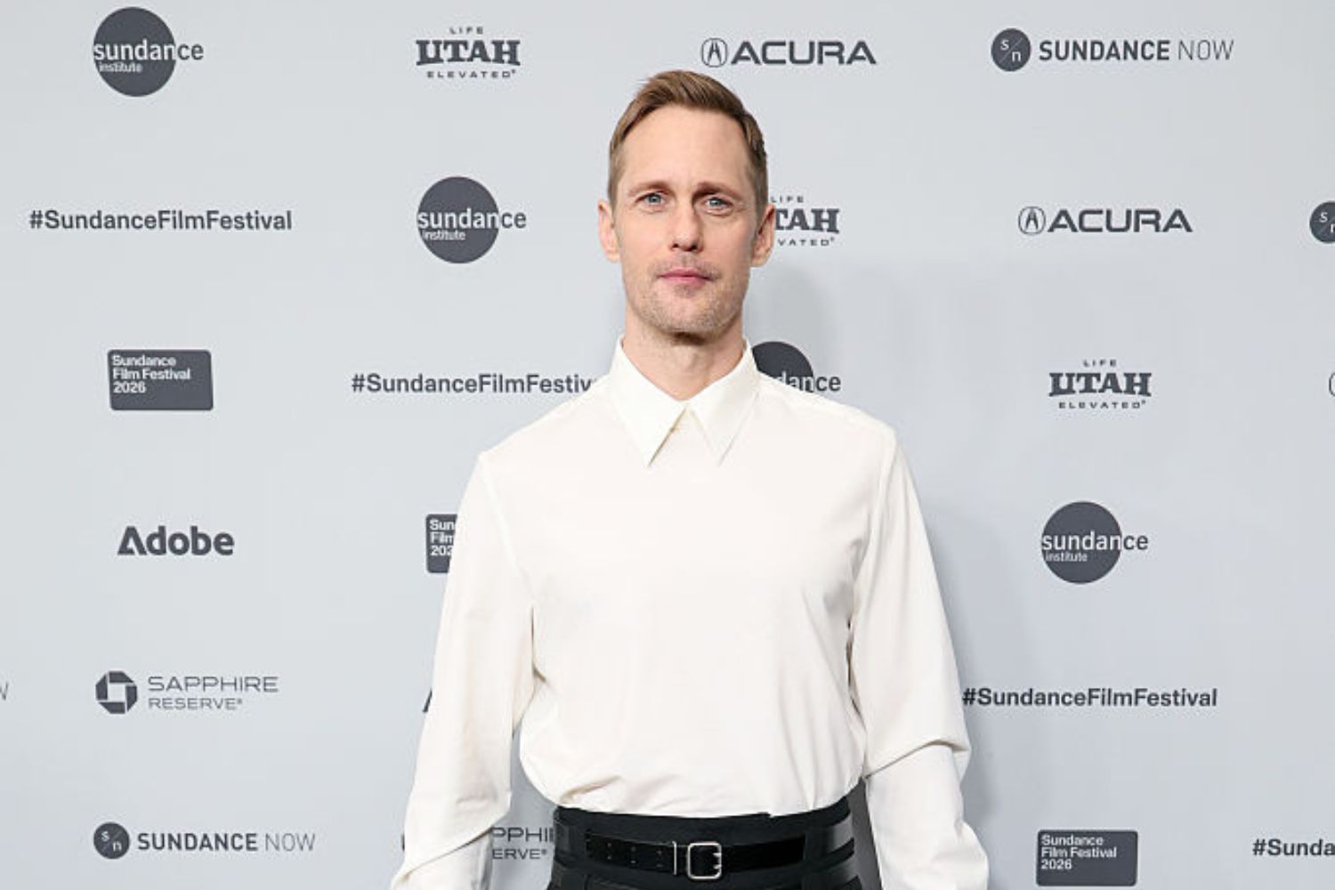 Alexander Skarsgård a purtat custom COS la Sundance Film Festival