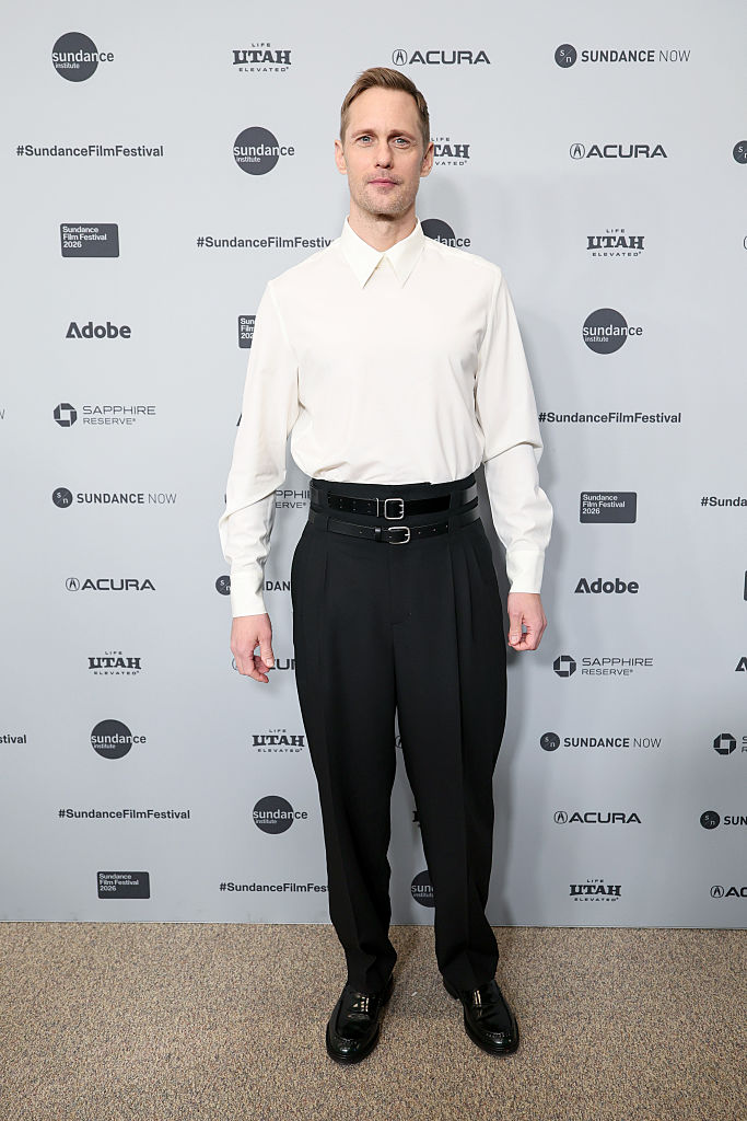 Alexander Skarsgård a purtat custom COS la Sundance Film Festival 3 COS ALEXANDER SKARSGARD CUSTOM LO OK SUNDANCE FILM FESTIVAL 2026