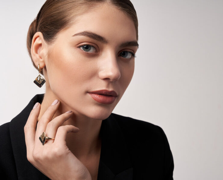 De ce unele bijuterii ajung sa fie purtate toata viata