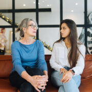 Familia extinsă și cuplul: când soacra intră în relația voastră și cum pui limite fără vinovăție 10 Familia extinsă și cuplul: când soacra intră în relația voastră și cum pui limite fără vinovăție