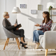 Limitele în psihoterapie: când clientul le încalcă și ce înseamnă acest lucru