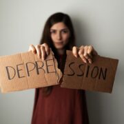 Nu este doar o perioadă proastă. Când tristețea devine depresie 9 Nu este doar o perioadă proastă. Când tristețea devine depresie