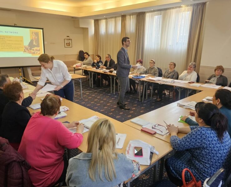 Peste 1.000 de seniori au dobândit abilități digitale prin proiectul Hi Digital