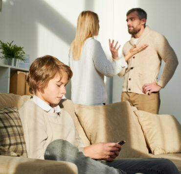 Secretele de familie: „scheletul din dulap” și impactul psihologic al tăcerii