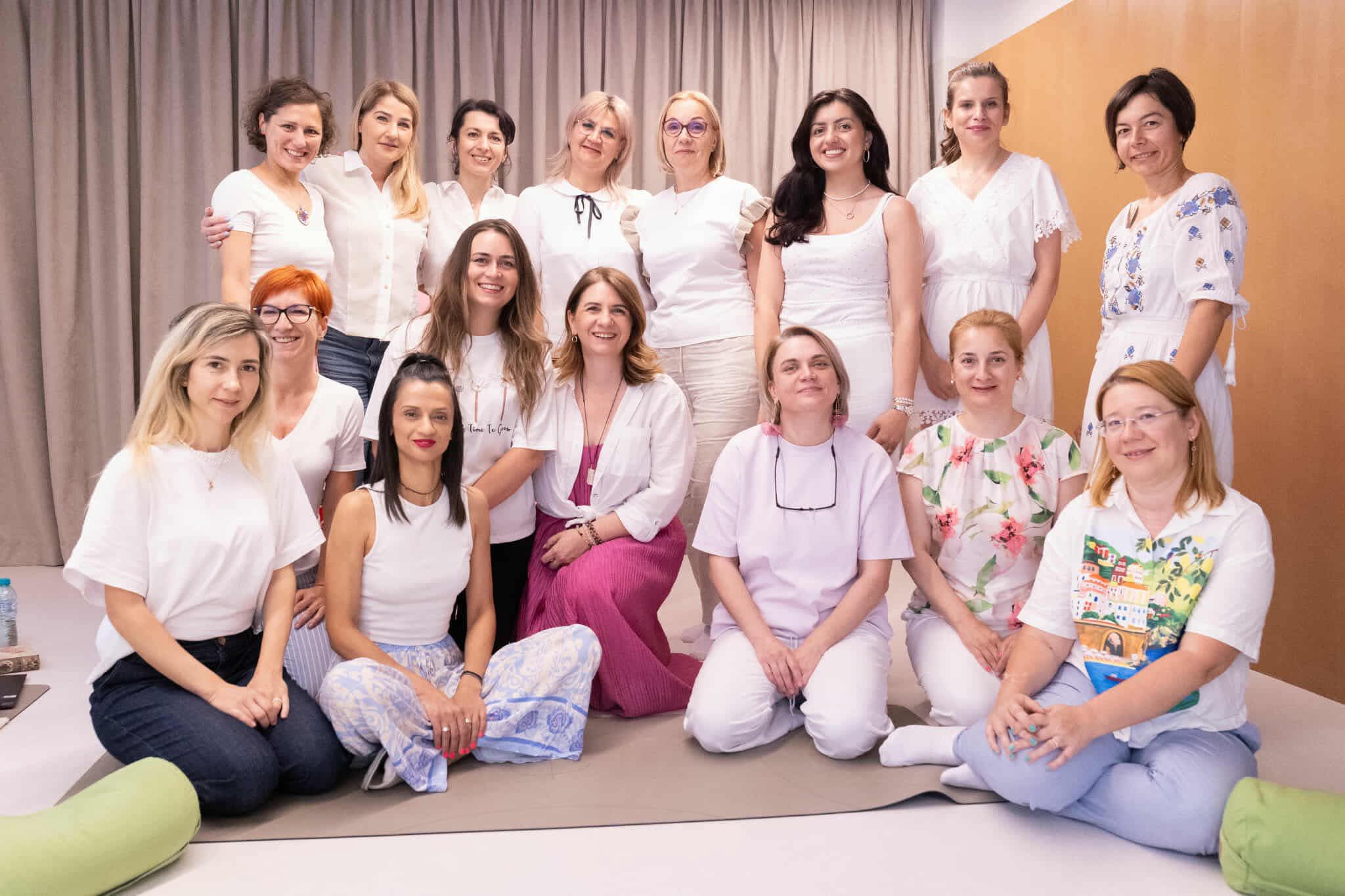 Șezătoare – FEMININ by Daniela Gavankar – un spațiu de „acasă” pentru femeile românce